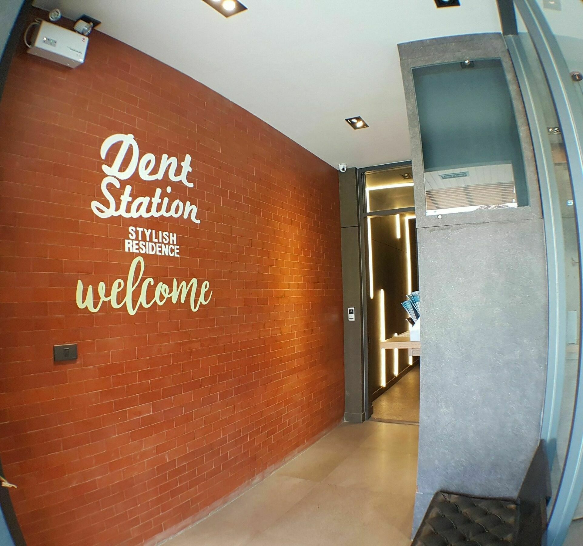 Dent Station Resident Hotel Phuket Exterior foto